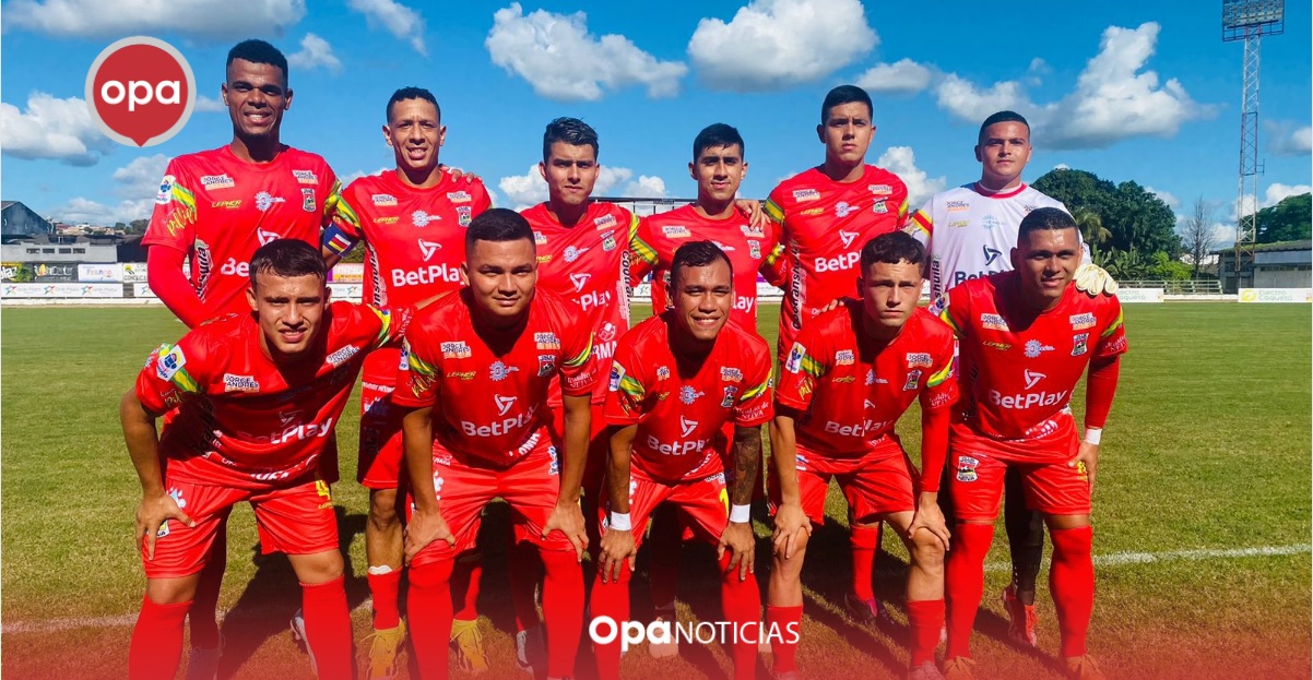 Rueda el balón para los huilenses en la Primera C