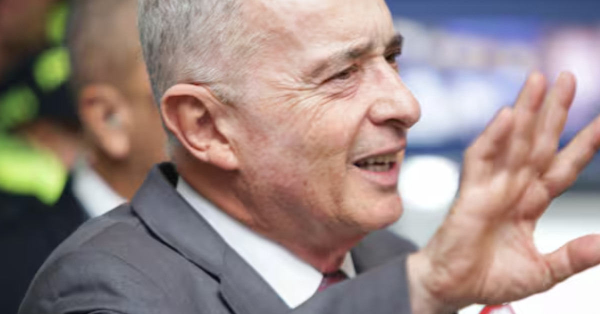 Álvaro Uribe convoca a reunión privada para calmar tensiones en el Centro Democrático